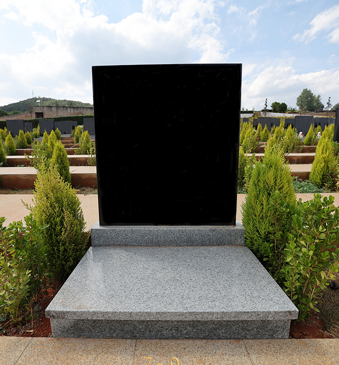 单福地：7800元（生态葬）、19800元（立碑）